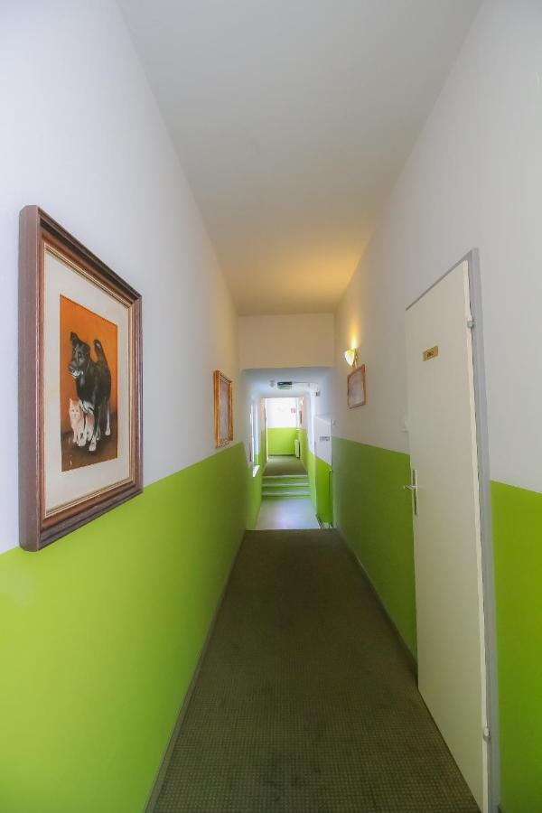 Economic 2Sb Apartment In Lively Area Wien Exterior foto